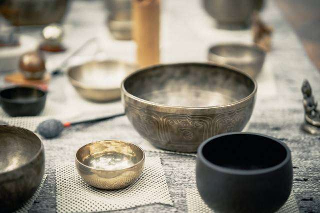 tibetan singing bowls vs crystal singing-bowls